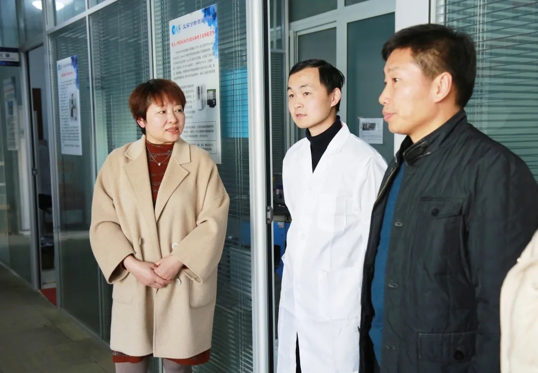 新站高新區(qū)總工會(huì)為元琛科技周冠辰藍(lán)領(lǐng)創(chuàng)新工作室授牌 新站高新區(qū)總工會(huì)為元琛科技周冠辰藍(lán)領(lǐng)創(chuàng)新工作室授牌